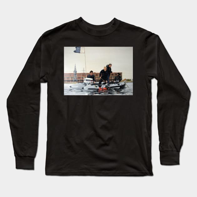 THE METROPOLITAN POLICE DIVING TEAM IN VICTORIA DOCKS LONDON Long Sleeve T-Shirt by MackenzieTar